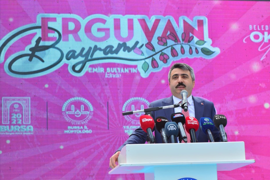 ERGUVANLAR ÇİÇEK AÇTI BURSA’YI ERGUVAN BAYRAMI HEYECANI SARDI