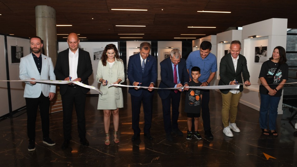 Şehrin sessiz tanıklarını fotoğraflara taşıdı