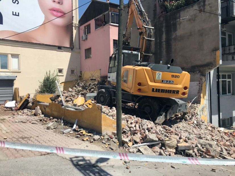 Kamu arazisine inşa edilen gecekondu yıkıldı