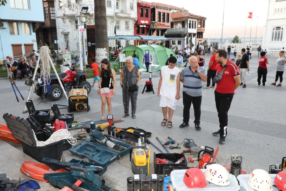 MUDANYA’DA DEPREM FARKINDALIK SERGİSİ