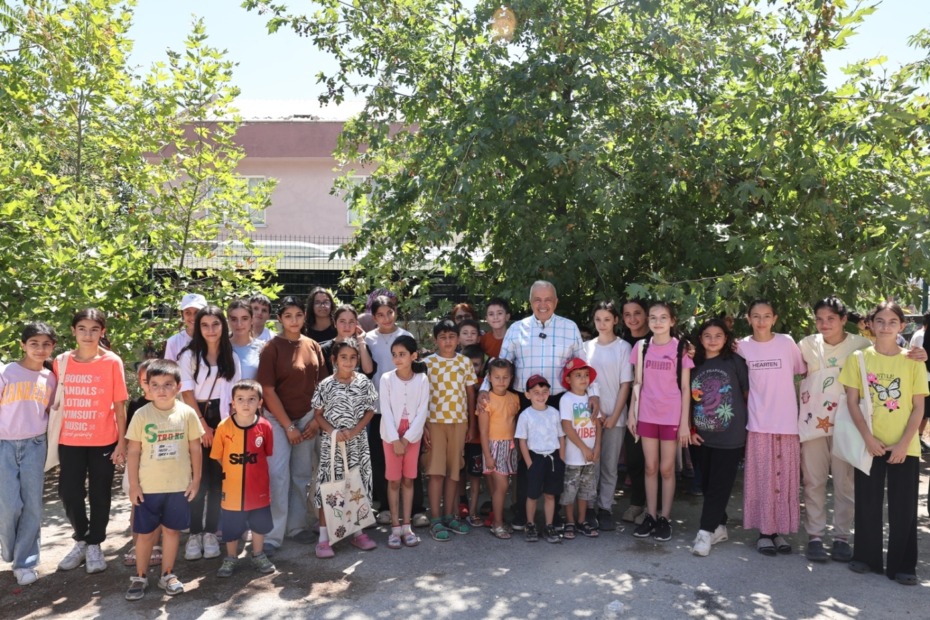 Başkan Şadi Özdemir Minareliçavuş’ta Yaz Atölyeleri’ne katıldı