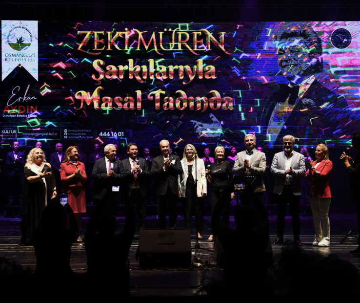 Sanat Güneşi, şarkılarıyla anıldı