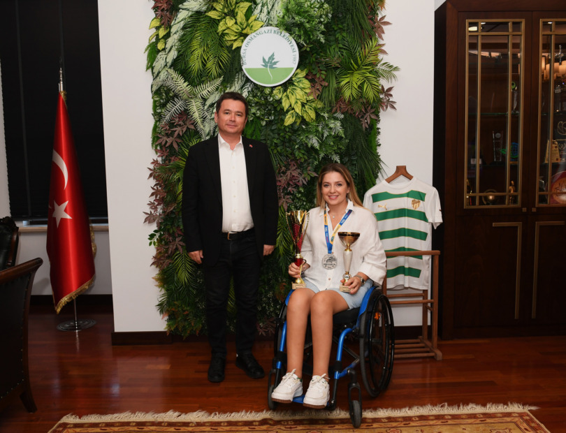 Başarılı rallici mutluluğunu Başkan Aydın’la paylaştı