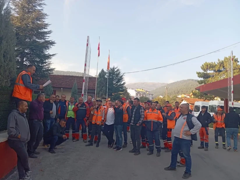 TÜRK İŞ’TEN İŞE 1 SAAT GEÇ BAŞLAMA EYLEMİ