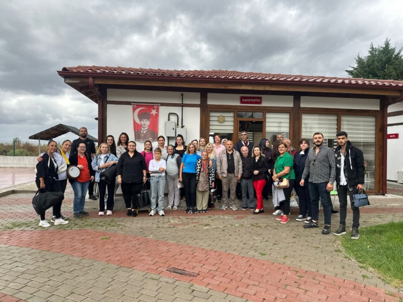 GEMLİK KENT KONSEYİ 1 EKİM DÜNYA YAŞLILAR GÜNÜ’NDE BÜYÜKLERİMİZİ UNUTMADI