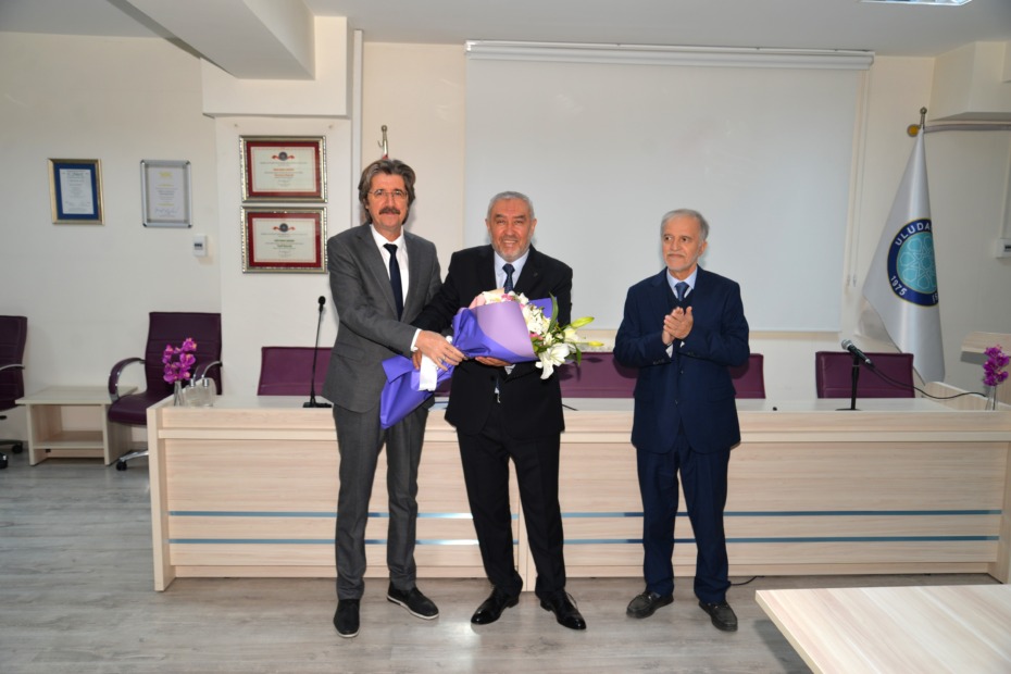 İlahiyat Fakültesinde Bayrak Değişimi