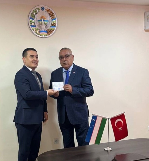 ÖZBEKİSTAN İLK KEZ BİR TÜRK’E FAHRİ VATANDAŞLIK VERDİ…