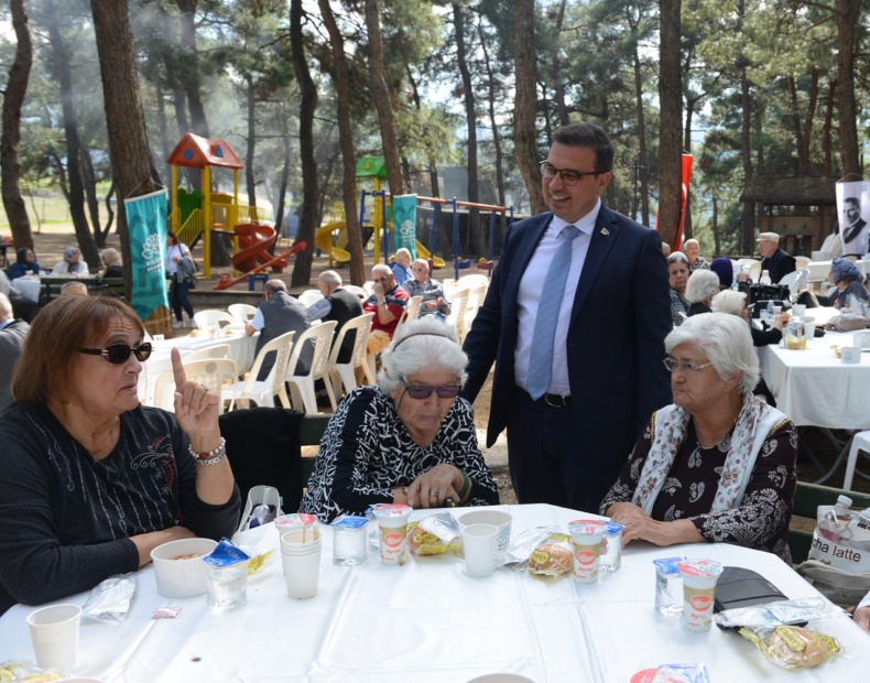 Huzurevi sakinleri yaza  piknikle veda etti