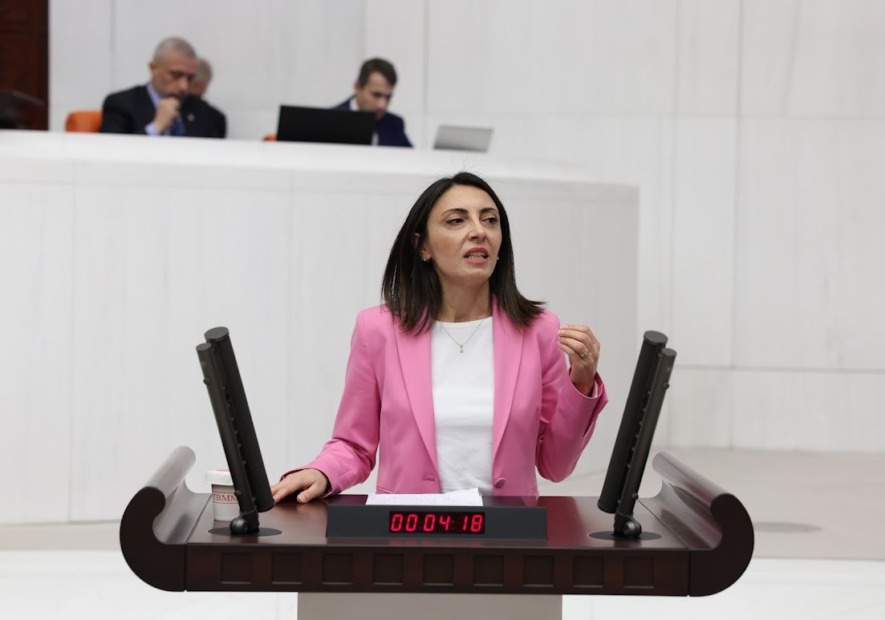 Nurhayat Altaca Kayışoğlu, Nilüfer Kayapa’da yaşanan koku sorununu Meclis gündemine taşıdı