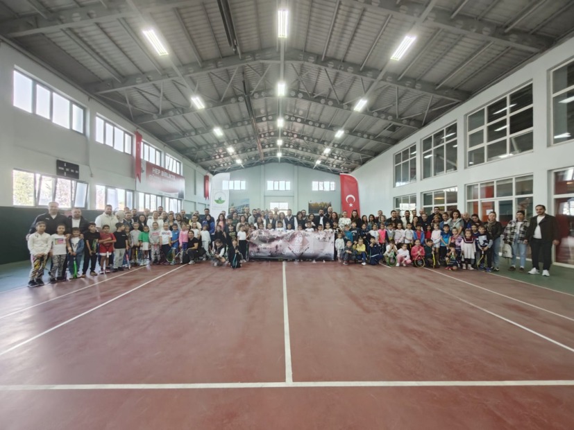 Geleceğin şampiyon raketleri korta çıktı
