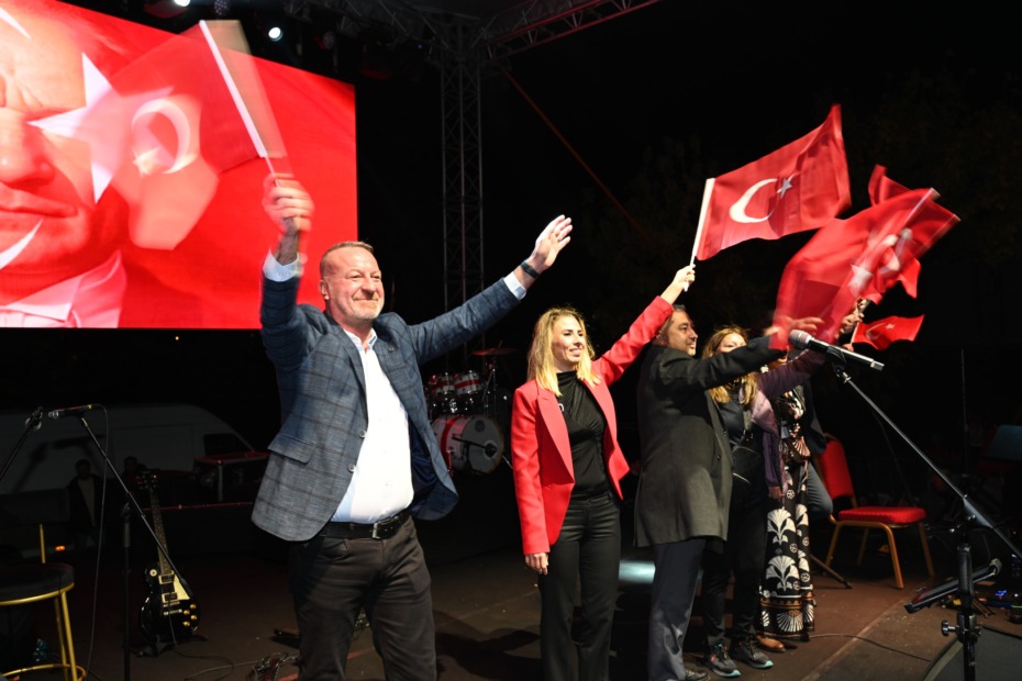 Cumhuriyetin kuruluşunun 101. yıldönümü Karacabey’de coşkuyla kutlandı
