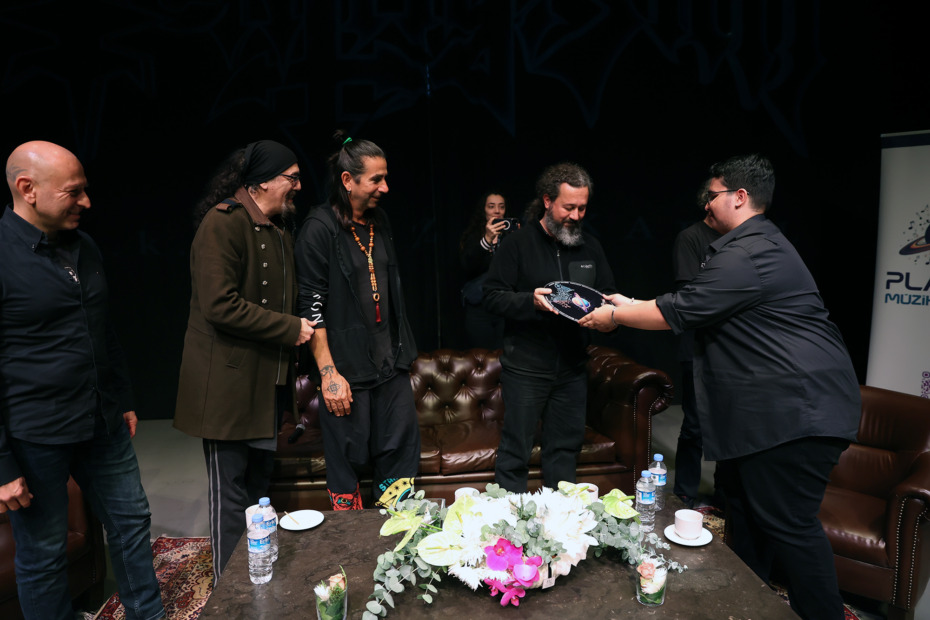 PENTAGRAM BURSA’DA  HAYRANLARIYLA BULUŞTU