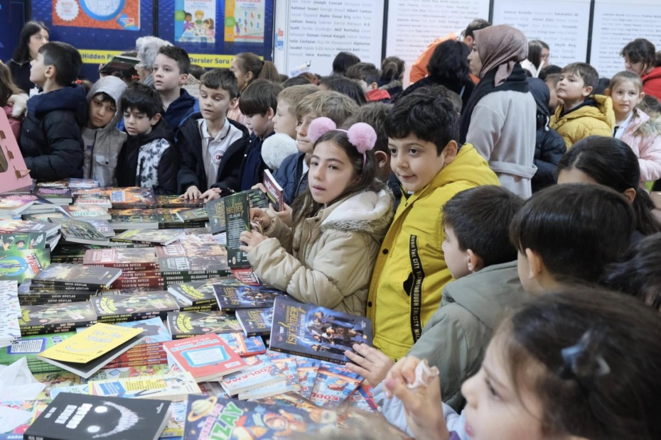 İNEGÖL’DE KİTAP GÜNLERİ COŞKUSU SÜRÜYOR