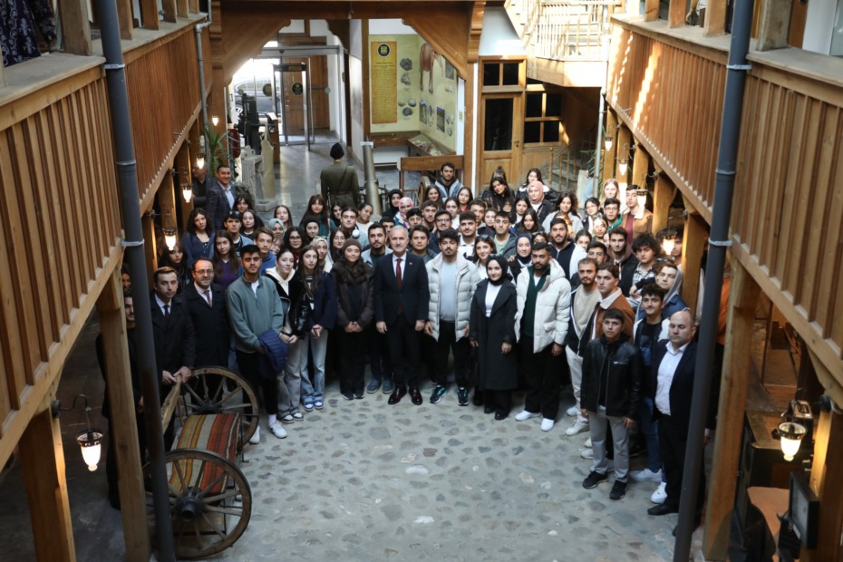 ŞEHRE YENİ GELEN ÜNİVERSİTE ÖĞRENCİLERİ İNEGÖL’Ü TANIYOR