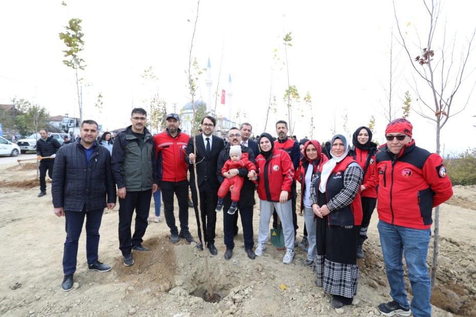 İNEGÖL’DE FİDANLAR TOPRAKLA BULUŞTU