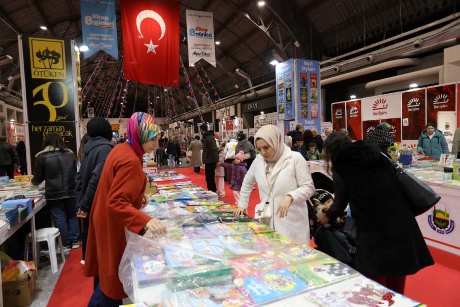 İNEGÖLLÜLER KİTAP FUARINDA YAZARLARLA BULUŞUYOR