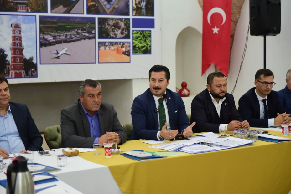 BAŞKAN ÖZEL: MUHTARLARIMIZA GÜVENİMİZ DE DESTEĞİMİZ DE TAMDIR
