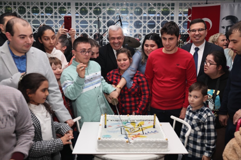 Bizim Ev’in 13. kuruluş yıl dönümüne anlamlı kutlama