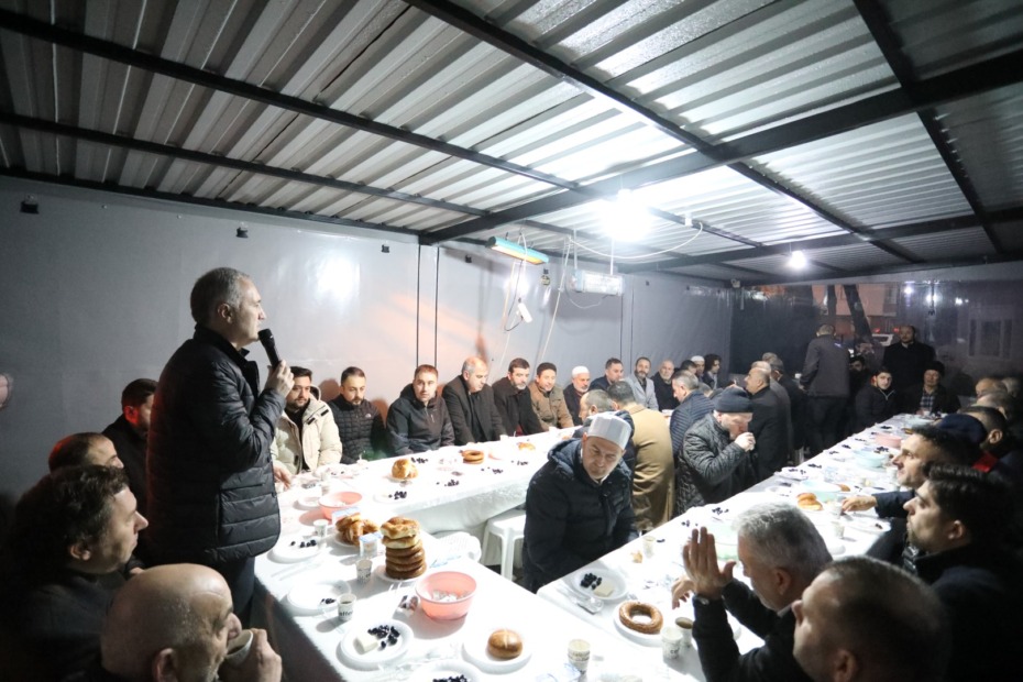BEREKET SOFRASI MEVLANA CAMİİNDE KURULDU