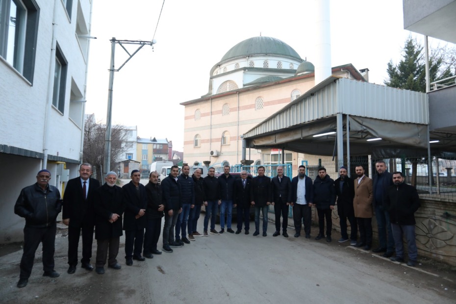 BEREKET SOFRASI ÜÇEVLER CAMİİNDE KURULDU