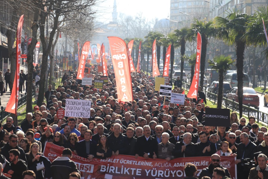 MEYDANLAR AÇLIĞA, SEFALETE, YOKSULLUĞA VE ADALETSİZLİĞE HAYIR DEMEK İÇİN DOLUP TAŞTI