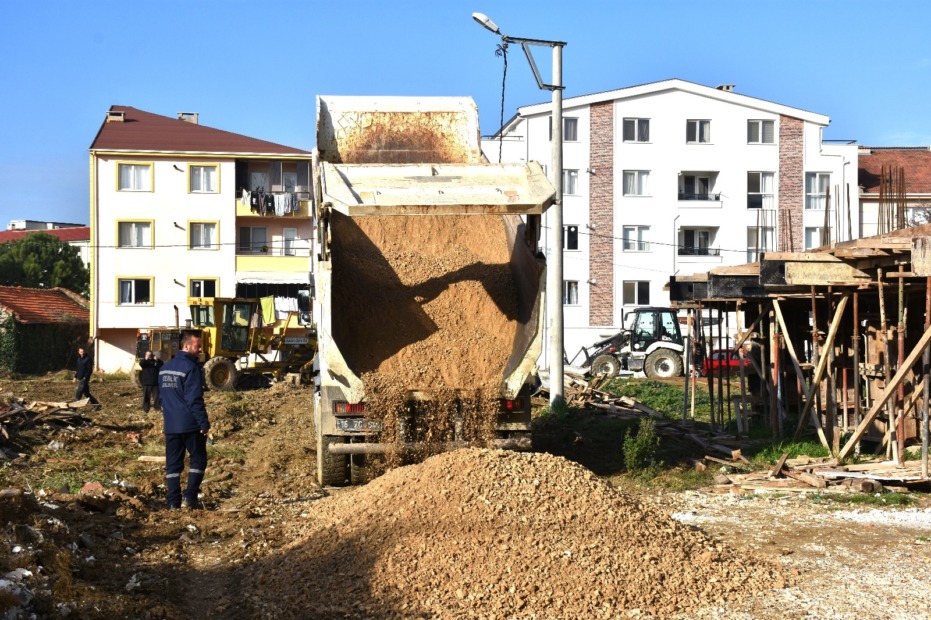 Gemlik Belediyesi’nden Eşref Dinçer Mahallesi’ne Yeni Yol Çalışması
