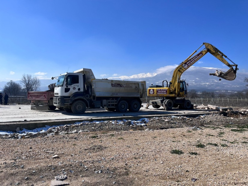 TARIM ARAZİSİNE YAPILAN KAÇAK YAPI YIKILDI