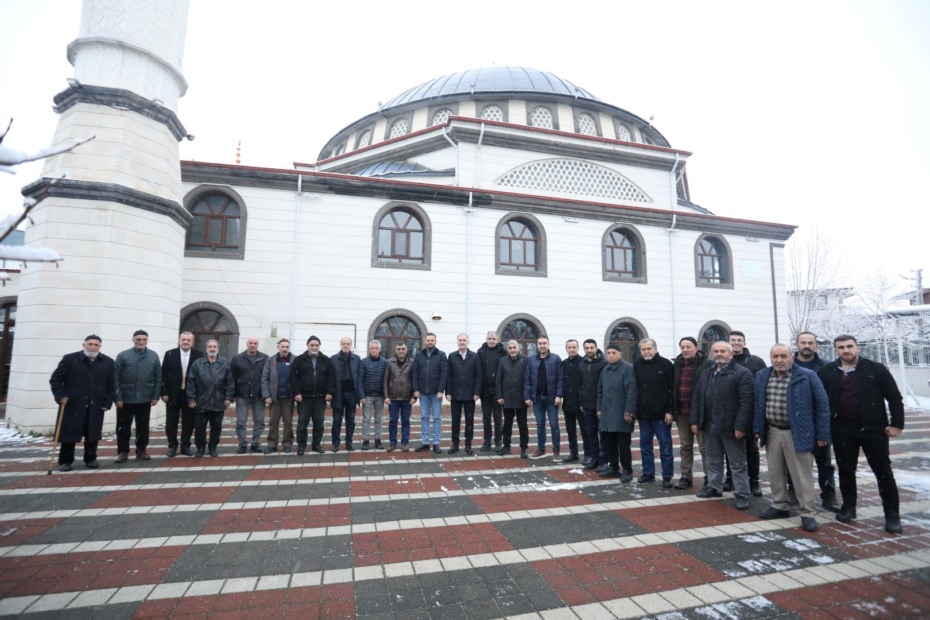 BEREKET SOFRASI EMİR SULTAN CAMİİNDE KURULDU
