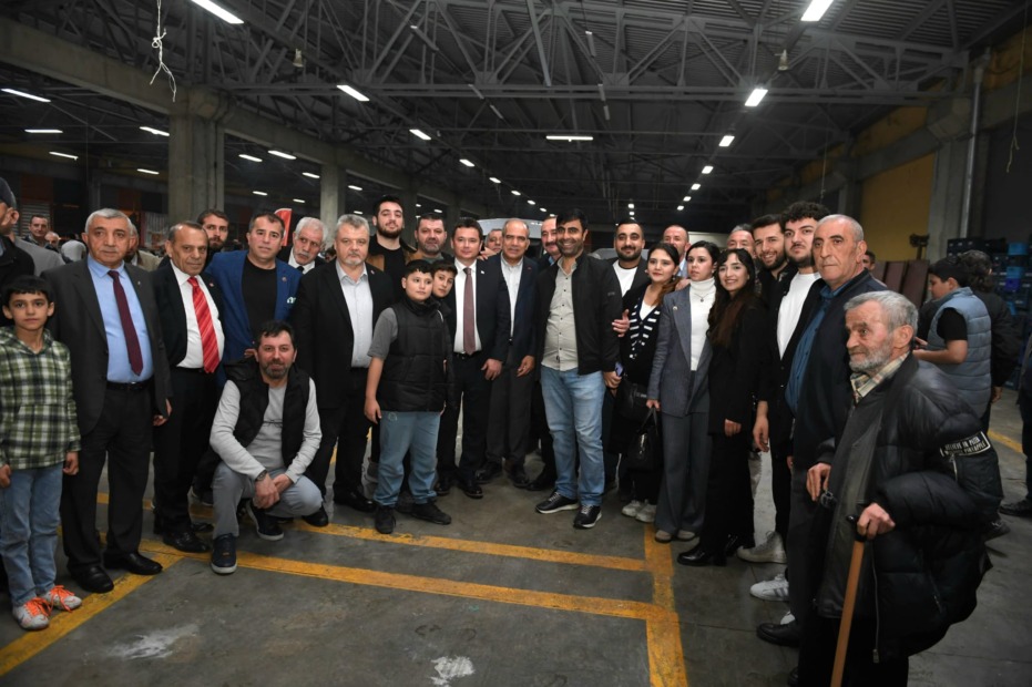 Başkan Erkan Aydın bin kişiyle aynı anda iftar açtı