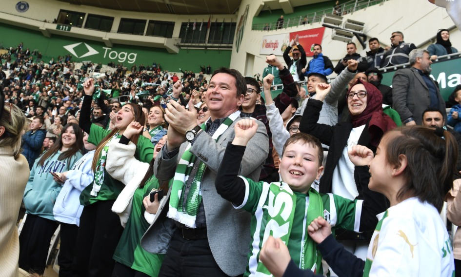 Başkan Aydın Bursaspor sevgisini çocuklara aşılamaya devam ediyor