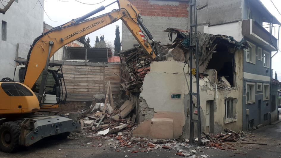 Osmangazililerin güvenliği için metruk binalar yıkılıyor