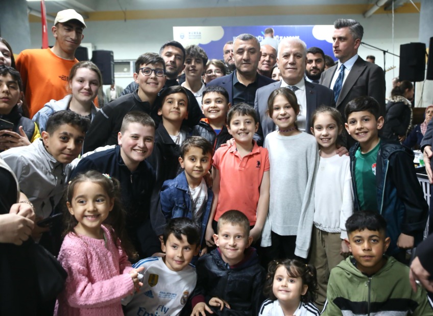Başkan Bozbey’den gençlere halı saha müjdesi