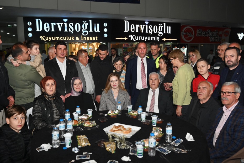 Büyükşehir, iftar sofralarını Demirtaş’ta kurdu