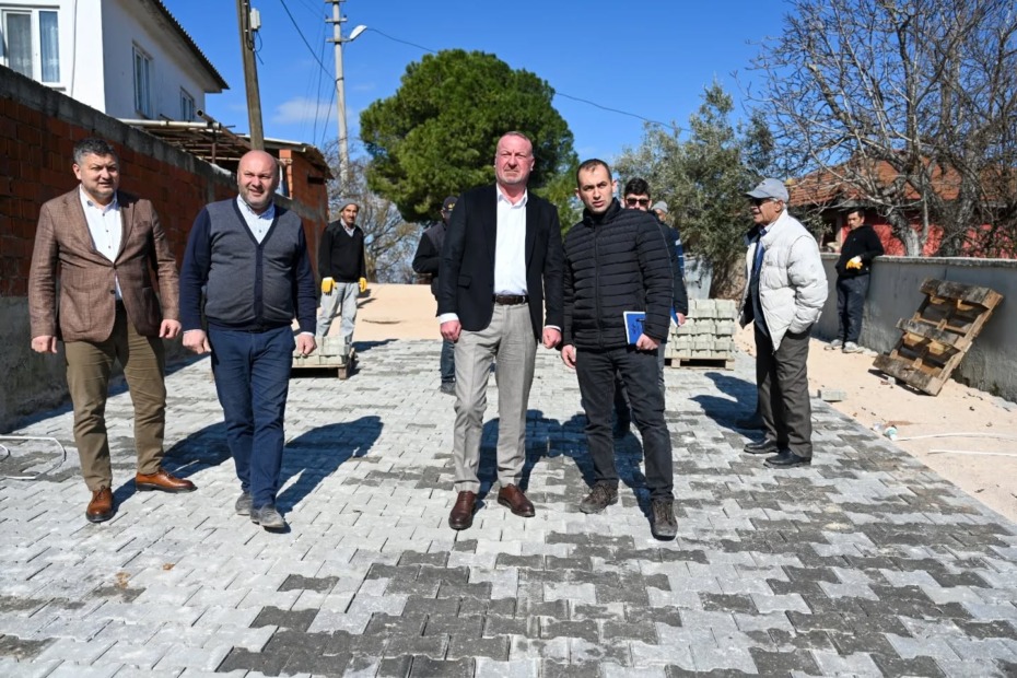 Karacabey’de 18 kırsal mahalleye 50 bin m² parke taşlı yol