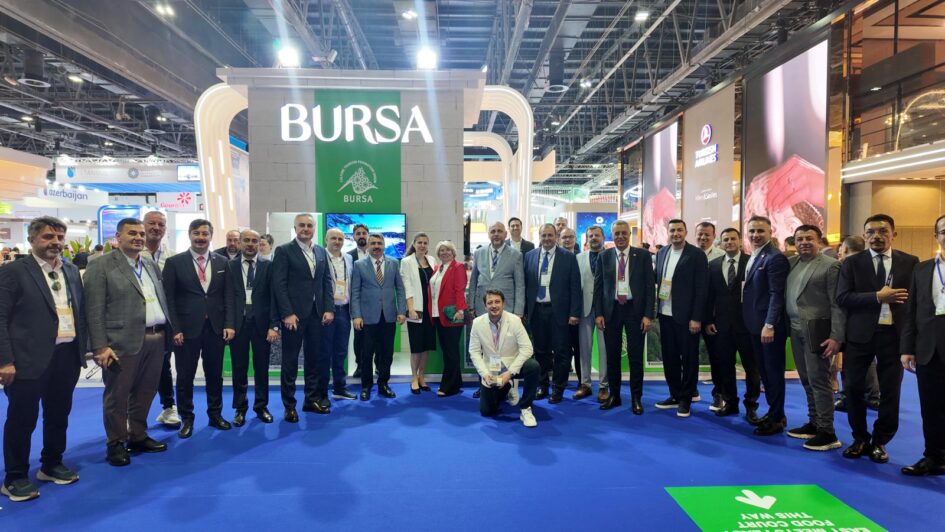 BAŞKAN ERCAN ÖZEL YENİŞEHİR’İ DÜNYAYA TANITIYOR