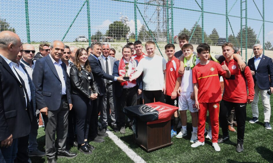 Amatör futbol camiası bir tesis daha kazandı