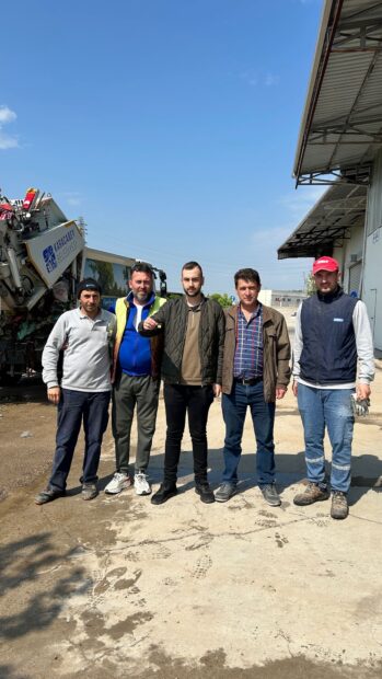 Karacabey Belediyesi temizlik işçileri çöpte kaybolan altınları bulup teslim etti
