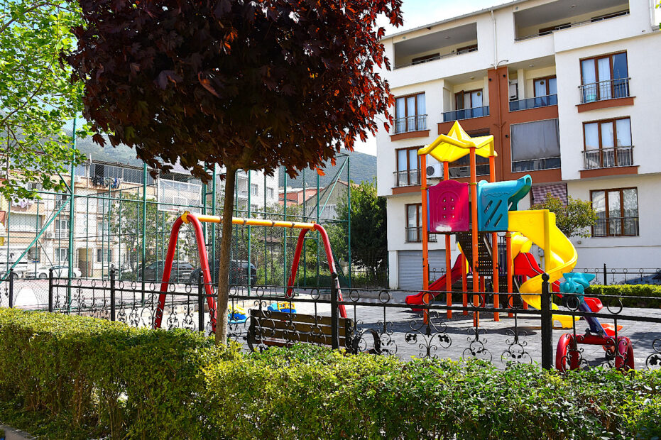 Gemlik Belediyesi’nden Yaz Hazırlıkları: Park ve Bahçelerde Yoğun Mesai