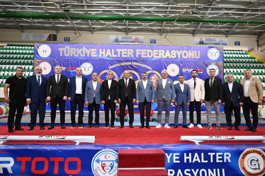 NAİM SÜLEYMANOĞLU SPOR KOMPLEKSİ’NDE HALTER RÜZGARI