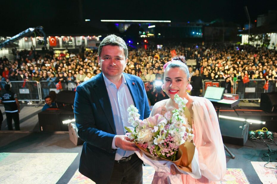 Ceylan Ertem ve Antakya Medeniyetler Korosu’ndan 19 Mayıs konseri