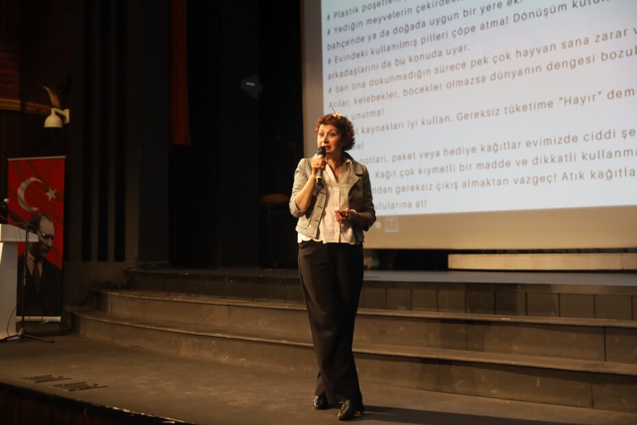 ‘Çevre Dedektifi’ kitabının yazarı çocuklarla buluştu