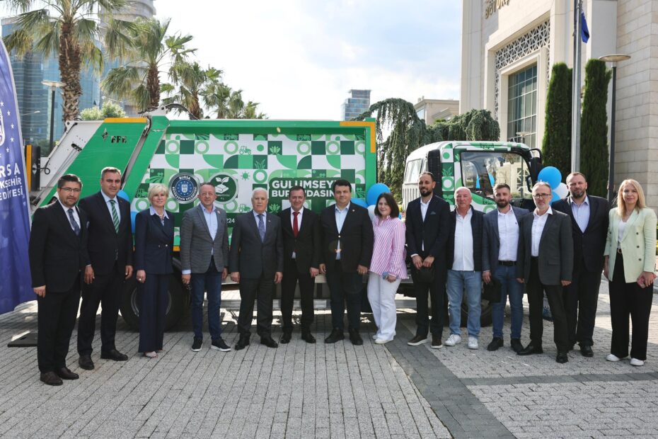 Büyükşehir’den Studeniçani Belediyesi’ne çöp kamyonu desteği