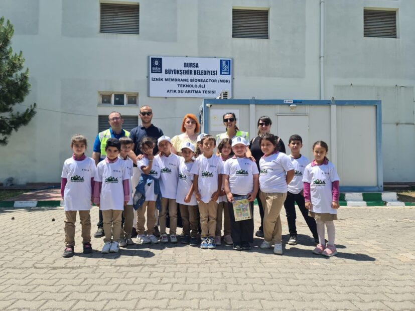 Minik gönüllülerden İznik’te sahil temizliği
