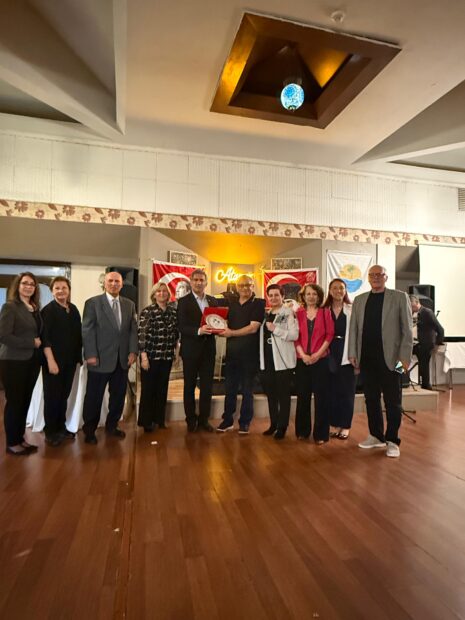 GEMLİK LİSESİ MEZUNLARI ATAMER’DE BİR ARAYA GELDİ