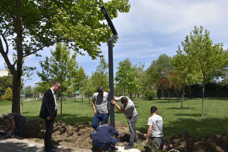 Karacabey Atatürk Kültür Parkı’nda aydınlatma dönüşümü başladı