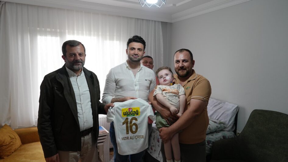 GÜRSULU MİNİK TARAFTARA  ANLAMLI ZİYARET