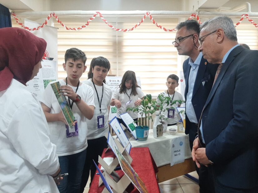 ENGÜRÜCÜK ORTAOKULUNDA BİLİM FUARI HEYECANI