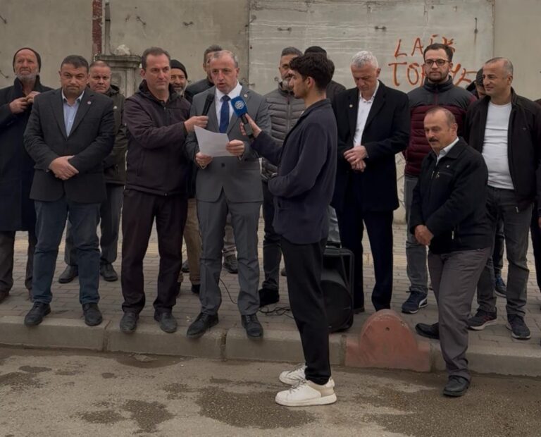 Saadet Gemlik Okullarını İsteyen Ailelerle Birlikte