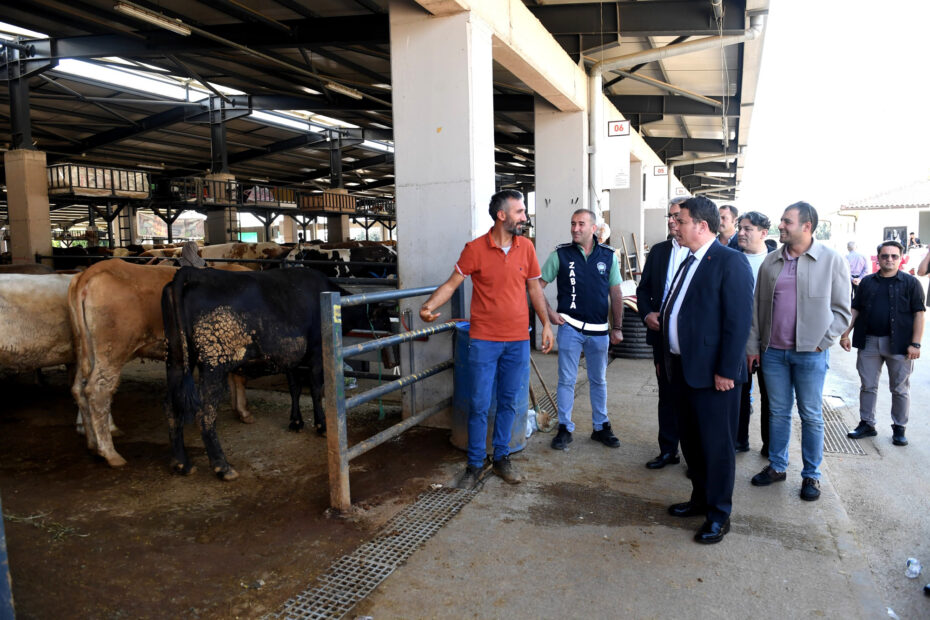 Başkan Aydın kurban pazarını ziyaret etti