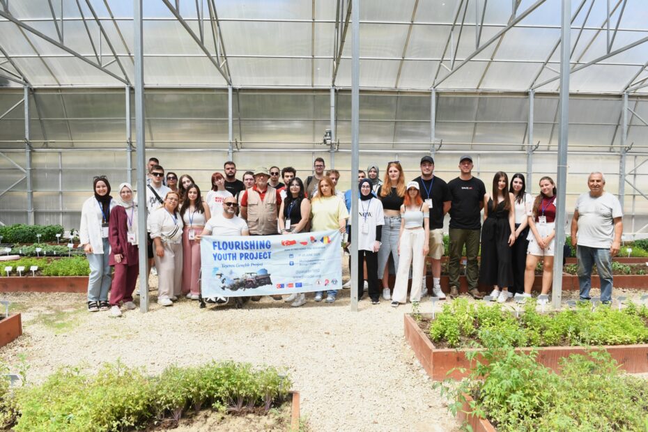 Avrupalı öğrenciler Osmangazi’de fide dikti